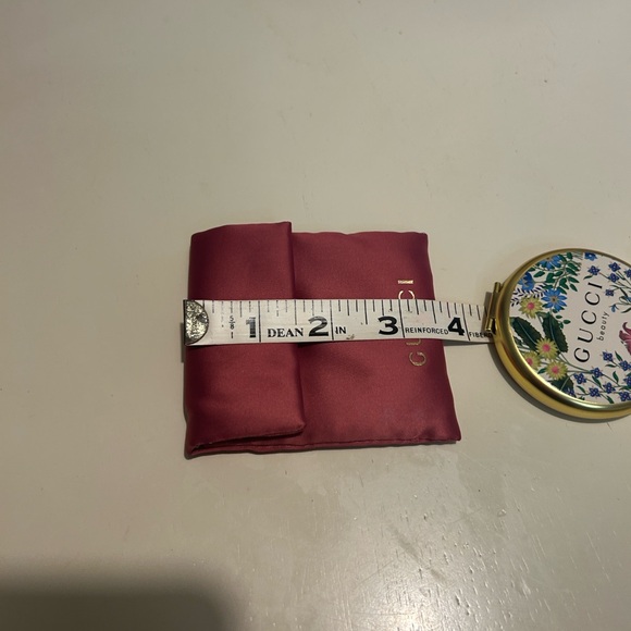 Gucci Floral Beauty Mirror - Gold and Pink - Picture 11 of 11